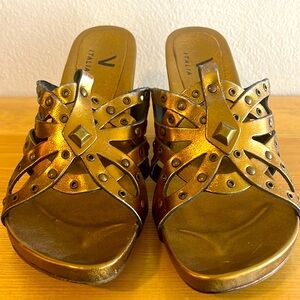 Gorgeous bronze Italian wedges